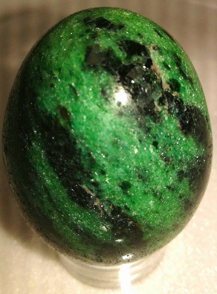 Fuchsite Ruby Egg (Medium) 1.inch